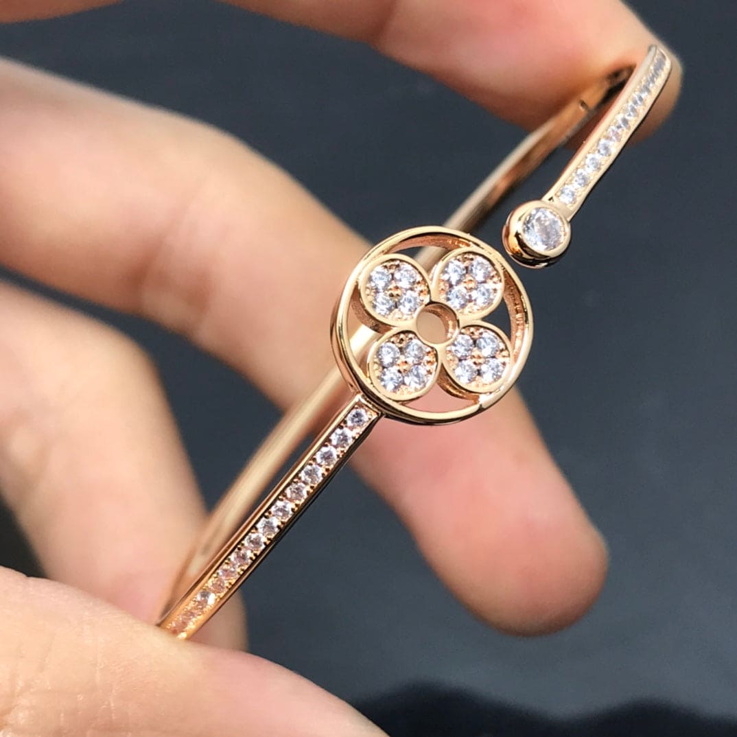 18K Louis Vuitton Idylle Blossom Twist Bracelet