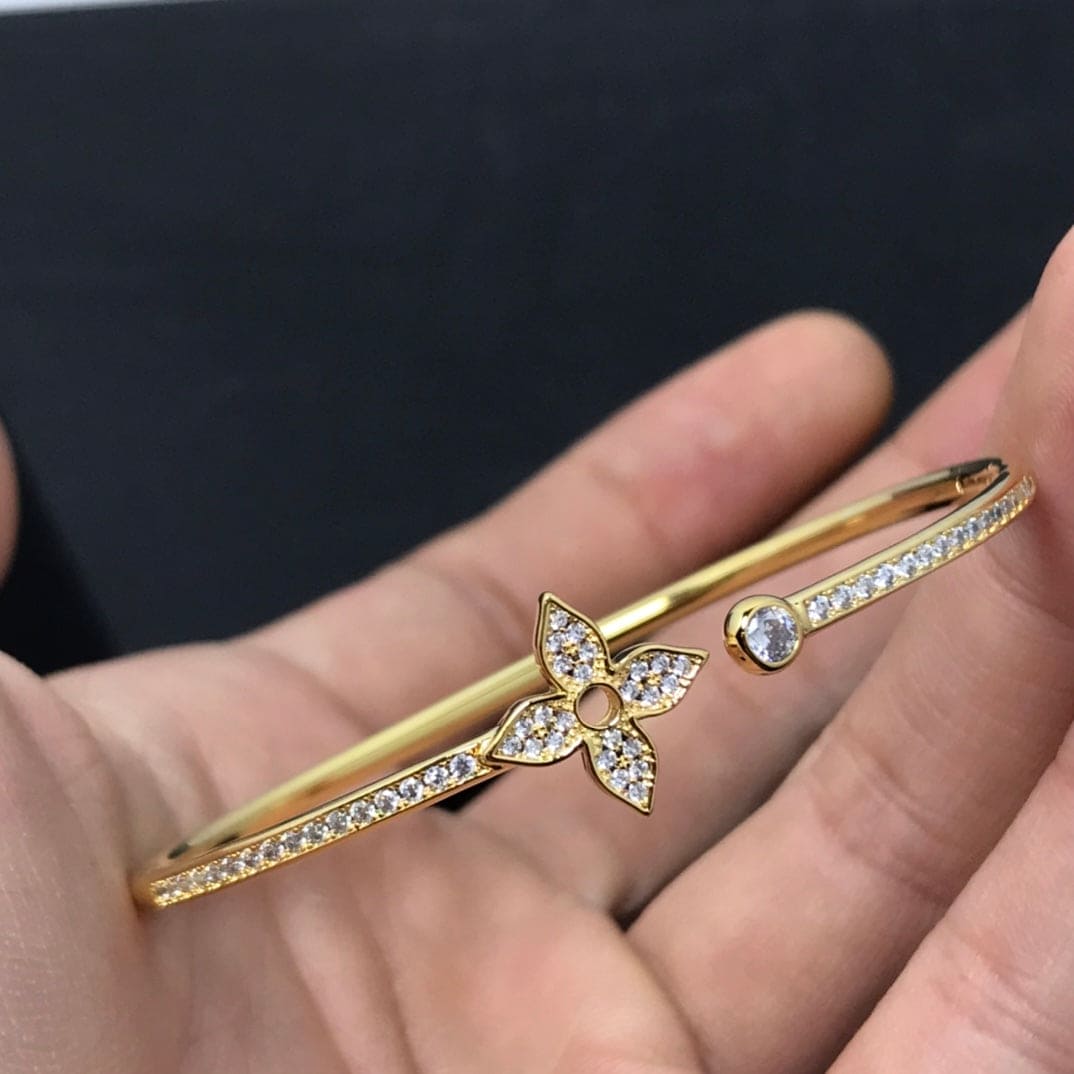 18K Louis Vuitton Idylle Blossom Twist Bracelet