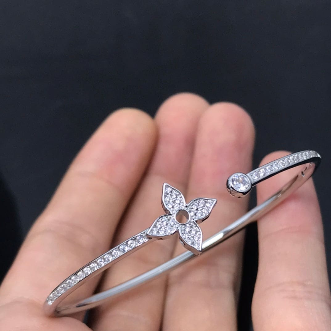 18K Louis Vuitton Idylle Blossom Twist Bracelet