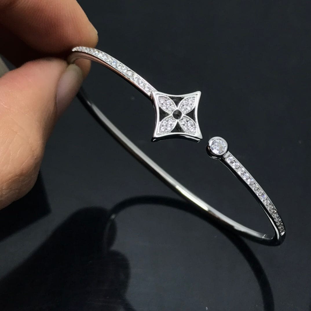 18K Louis Vuitton Idylle Blossom Twist Bracelet