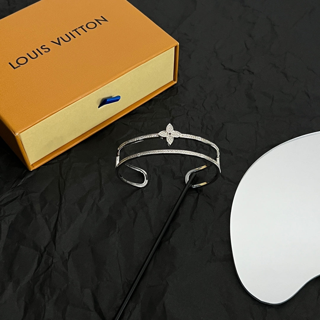 18K Louis Vuitton Idylle Blossom Two-Row Bracelet
