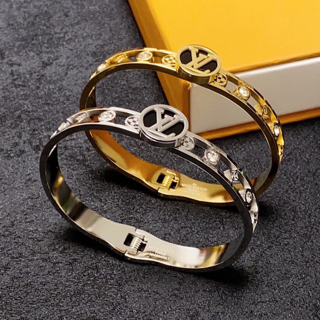 18K Louis Vuitton Gold Bracelet