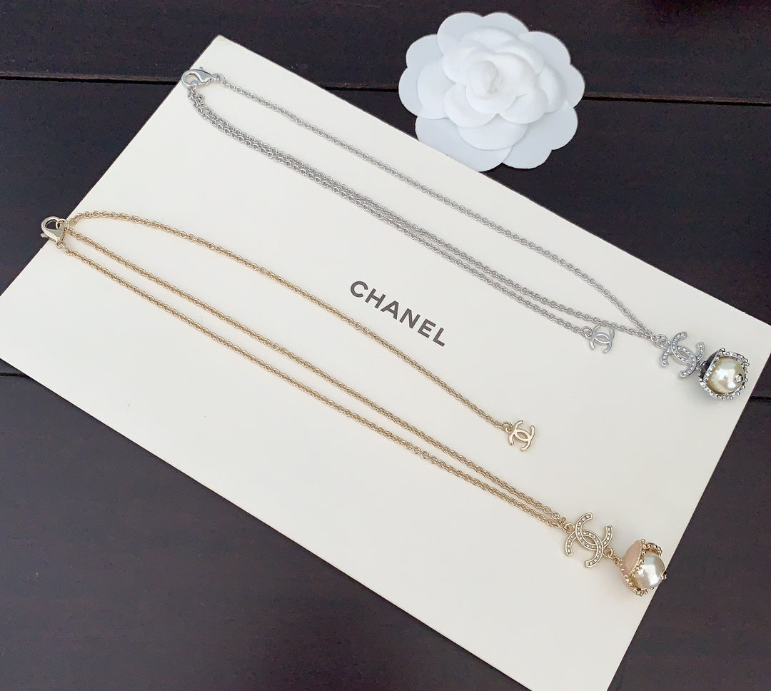 18K  Chanel Pearls Flower Necklace