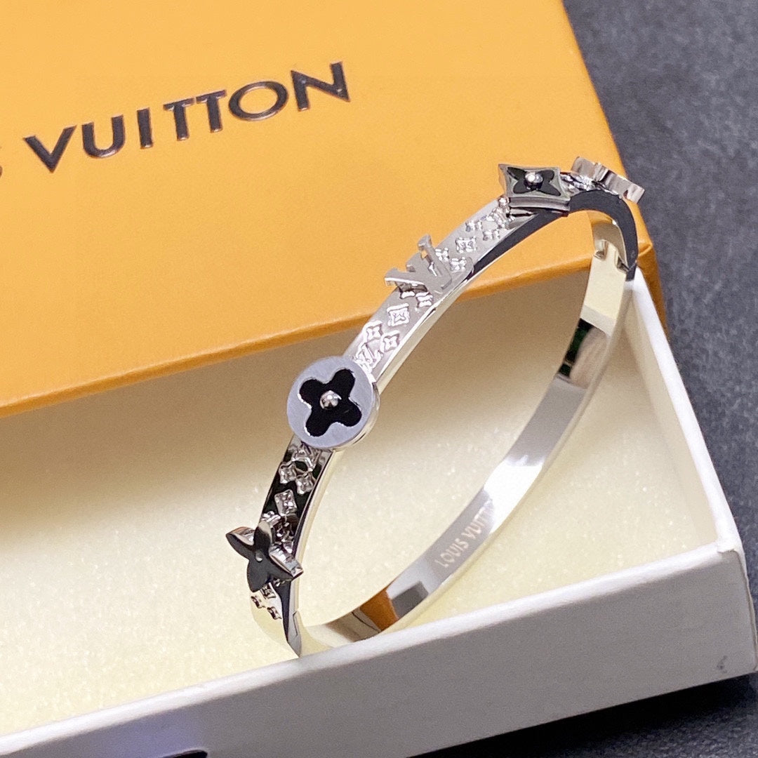 18K Louis Vuitton Blossom Bracelet
